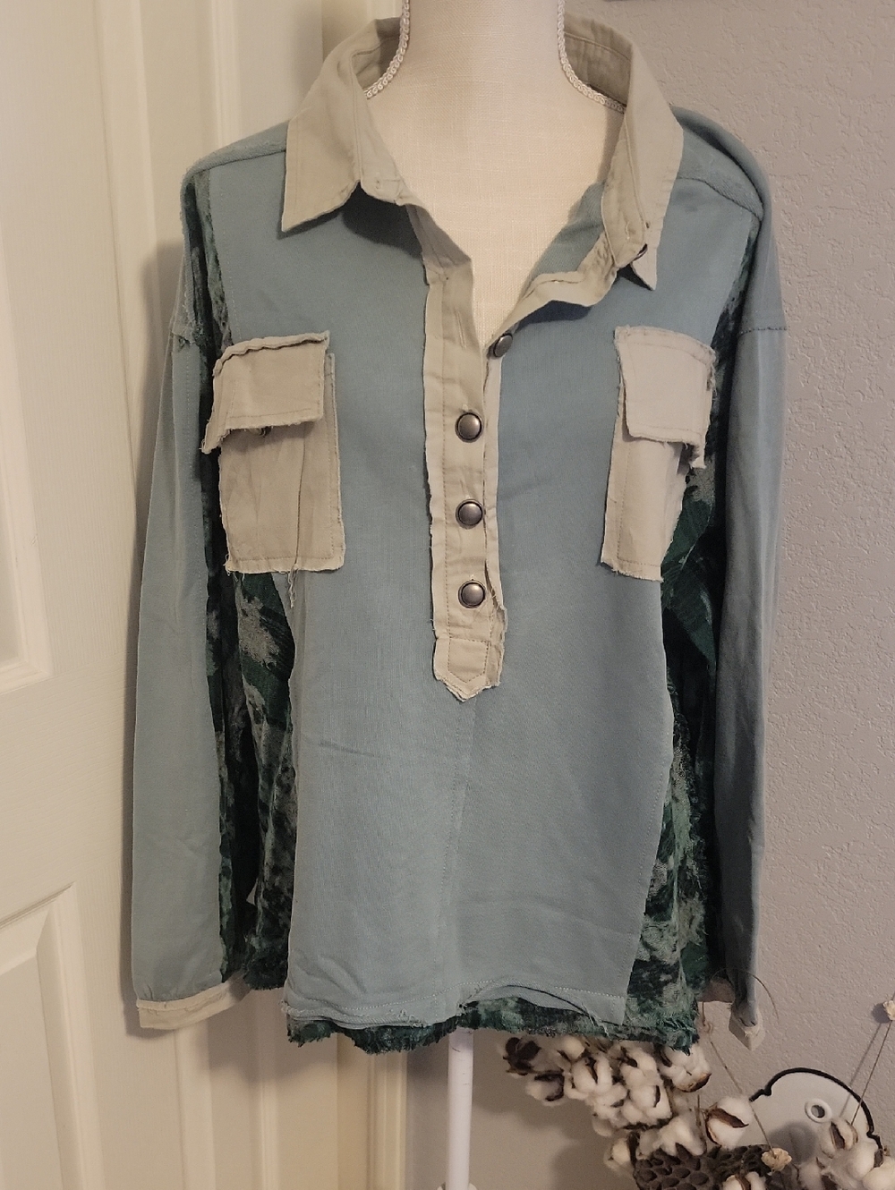 POL Women's Oversized Long-Sleeve Pullover Shirt in Light Sage. NWOT